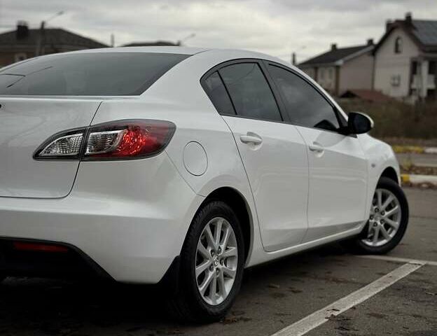 Білий Мазда 3, об'ємом двигуна 1.6 л та пробігом 170 тис. км за 9200 $, фото 10 на Automoto.ua