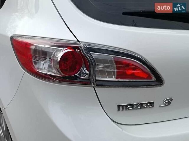 Білий Мазда 3, об'ємом двигуна 1.6 л та пробігом 130 тис. км за 7790 $, фото 10 на Automoto.ua