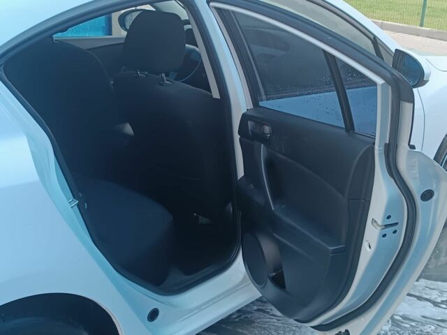 Белый Мазда 3, объемом двигателя 2 л и пробегом 137 тыс. км за 6499 $, фото 13 на Automoto.ua