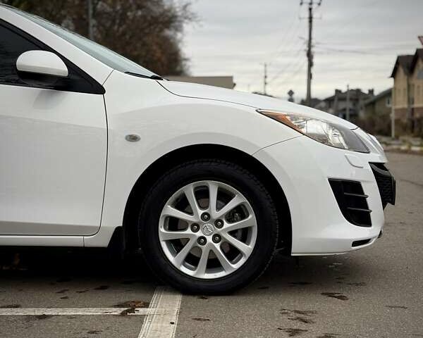 Білий Мазда 3, об'ємом двигуна 1.6 л та пробігом 170 тис. км за 9200 $, фото 15 на Automoto.ua