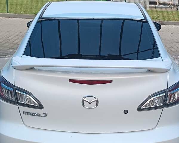 Белый Мазда 3, объемом двигателя 2 л и пробегом 137 тыс. км за 6500 $, фото 18 на Automoto.ua