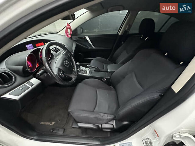 Белый Мазда 3, объемом двигателя 2.5 л и пробегом 187 тыс. км за 8500 $, фото 20 на Automoto.ua