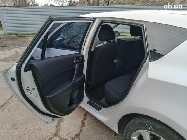 Білий Мазда 3, об'ємом двигуна 1.6 л та пробігом 130 тис. км за 7790 $, фото 13 на Automoto.ua