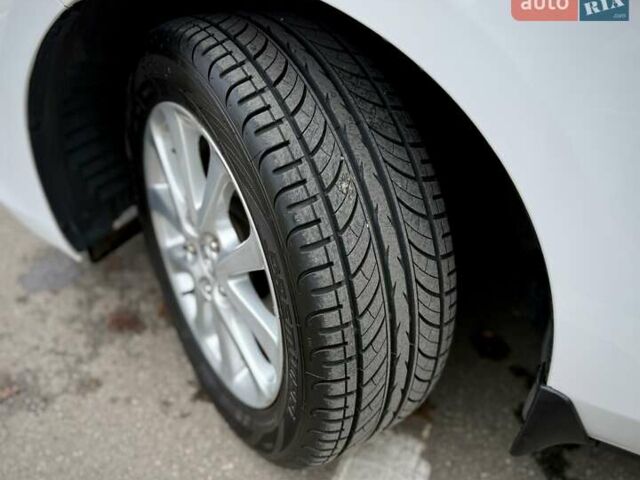 Білий Мазда 3, об'ємом двигуна 1.6 л та пробігом 170 тис. км за 9200 $, фото 32 на Automoto.ua