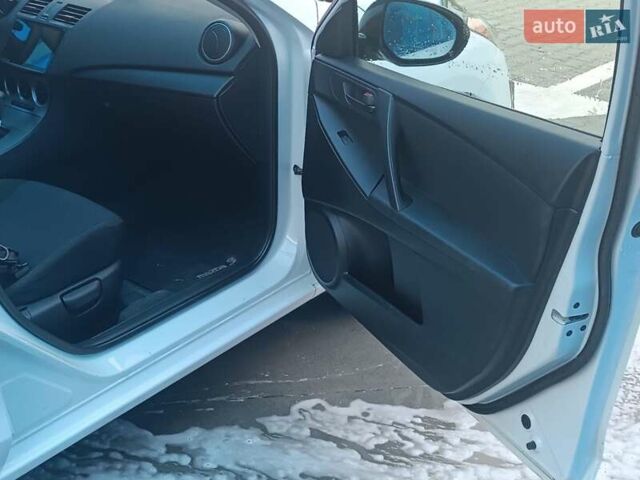 Белый Мазда 3, объемом двигателя 2 л и пробегом 137 тыс. км за 6500 $, фото 10 на Automoto.ua