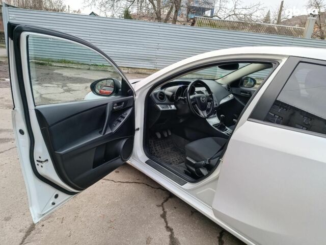 Білий Мазда 3, об'ємом двигуна 1.6 л та пробігом 130 тис. км за 7790 $, фото 18 на Automoto.ua