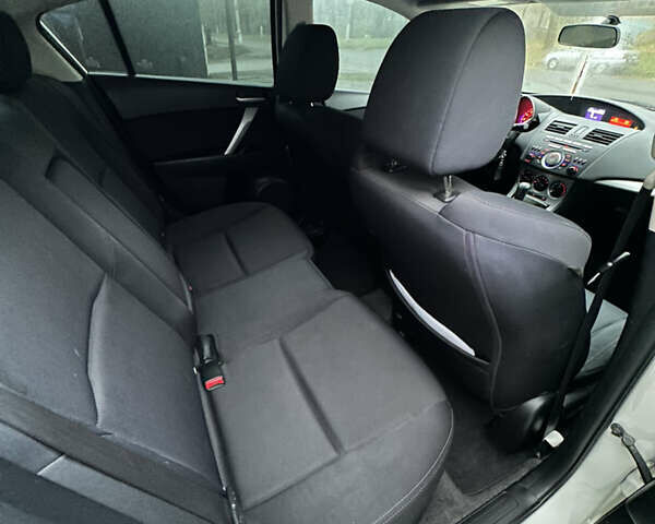 Белый Мазда 3, объемом двигателя 2.5 л и пробегом 187 тыс. км за 8500 $, фото 25 на Automoto.ua