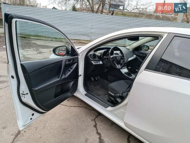 Білий Мазда 3, об'ємом двигуна 1.6 л та пробігом 130 тис. км за 7790 $, фото 18 на Automoto.ua