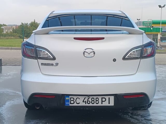 Белый Мазда 3, объемом двигателя 2 л и пробегом 137 тыс. км за 6499 $, фото 7 на Automoto.ua
