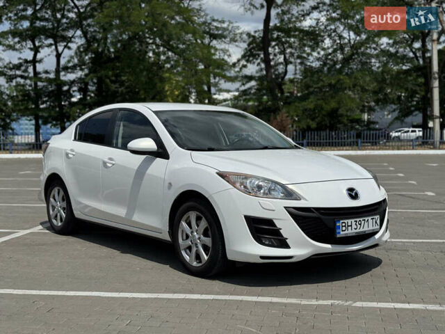 Белый Мазда 3, объемом двигателя 1.6 л и пробегом 180 тыс. км за 9350 $, фото 1 на Automoto.ua
