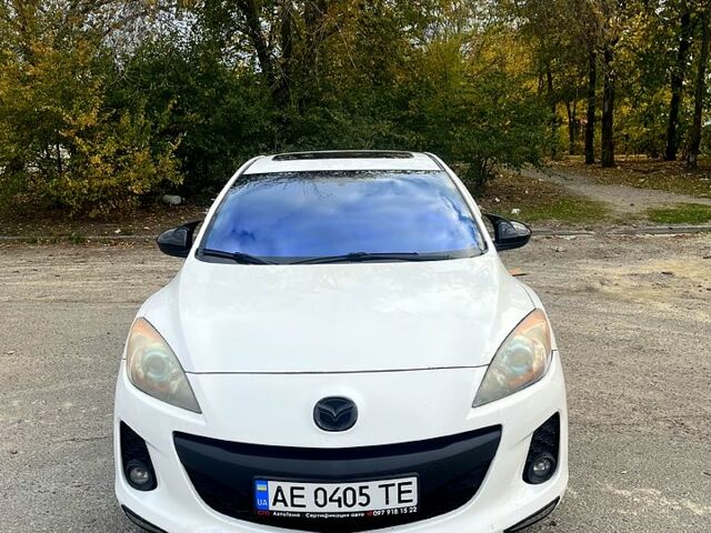 Белый Мазда 3, объемом двигателя 2 л и пробегом 200 тыс. км за 7500 $, фото 2 на Automoto.ua