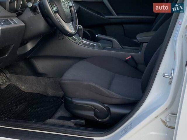 Белый Мазда 3, объемом двигателя 1.6 л и пробегом 140 тыс. км за 9700 $, фото 11 на Automoto.ua
