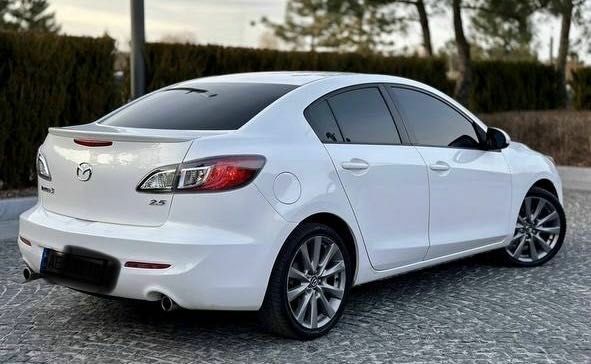 Белый Мазда 3, объемом двигателя 2.5 л и пробегом 280 тыс. км за 7000 $, фото 1 на Automoto.ua