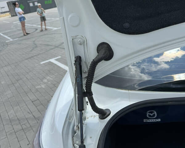 Белый Мазда 3, объемом двигателя 1.6 л и пробегом 180 тыс. км за 9350 $, фото 29 на Automoto.ua