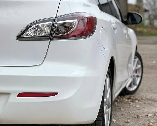 Белый Мазда 3, объемом двигателя 2 л и пробегом 200 тыс. км за 7900 $, фото 11 на Automoto.ua
