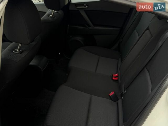Білий Мазда 3, об'ємом двигуна 1.6 л та пробігом 40 тис. км за 9200 $, фото 31 на Automoto.ua