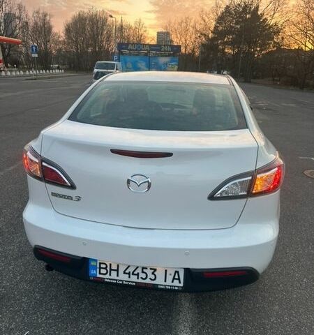 Белый Мазда 3, объемом двигателя 1.6 л и пробегом 40 тыс. км за 9100 $, фото 2 на Automoto.ua