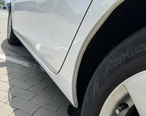 Белый Мазда 3, объемом двигателя 1.6 л и пробегом 180 тыс. км за 9350 $, фото 32 на Automoto.ua