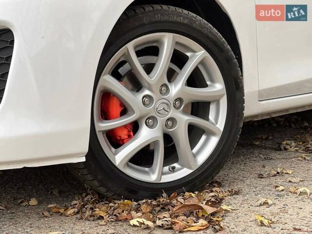 Белый Мазда 3, объемом двигателя 2 л и пробегом 200 тыс. км за 7900 $, фото 15 на Automoto.ua