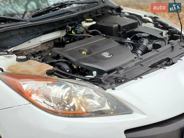 Белый Мазда 3, объемом двигателя 2 л и пробегом 200 тыс. км за 7900 $, фото 22 на Automoto.ua