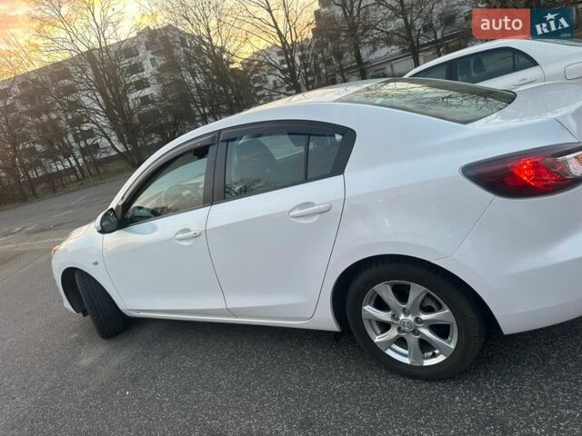 Белый Мазда 3, объемом двигателя 1.6 л и пробегом 40 тыс. км за 9100 $, фото 3 на Automoto.ua