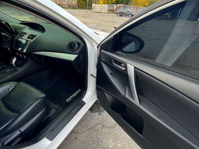 Белый Мазда 3, объемом двигателя 2 л и пробегом 200 тыс. км за 7500 $, фото 10 на Automoto.ua