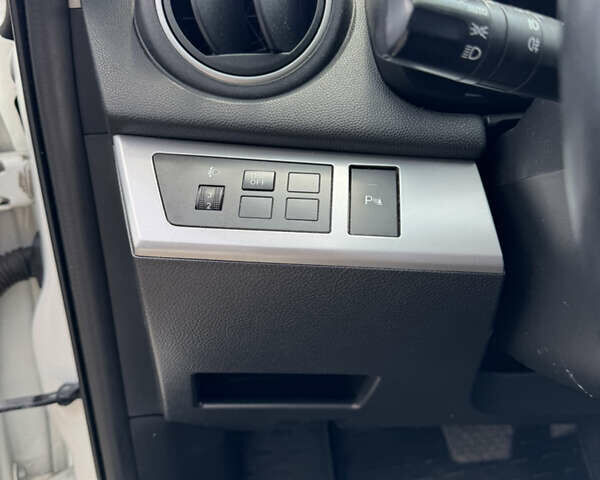 Белый Мазда 3, объемом двигателя 1.6 л и пробегом 180 тыс. км за 9350 $, фото 56 на Automoto.ua