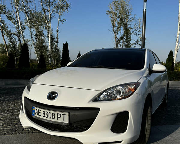 Белый Мазда 3, объемом двигателя 2 л и пробегом 247 тыс. км за 8500 $, фото 1 на Automoto.ua