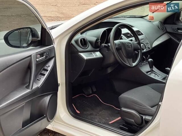 Белый Мазда 3, объемом двигателя 2 л и пробегом 200 тыс. км за 7900 $, фото 21 на Automoto.ua