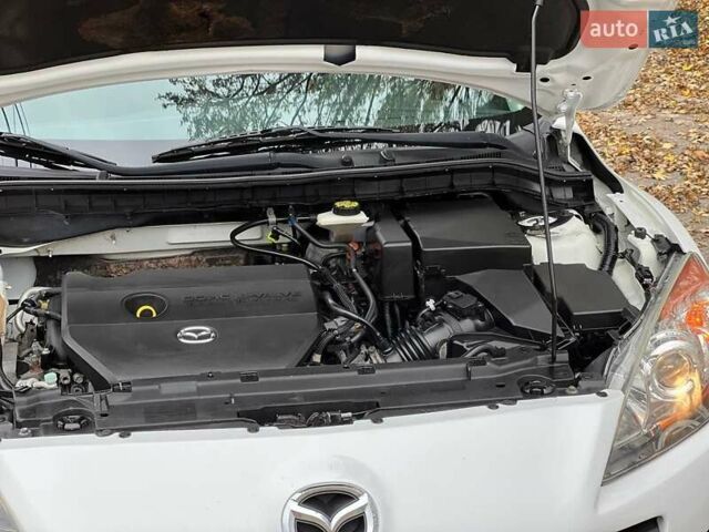 Белый Мазда 3, объемом двигателя 2 л и пробегом 200 тыс. км за 7900 $, фото 19 на Automoto.ua