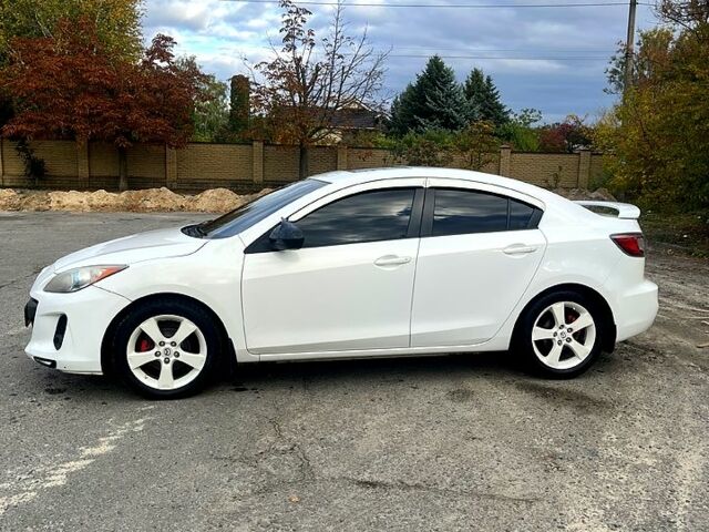 Белый Мазда 3, объемом двигателя 2 л и пробегом 200 тыс. км за 7500 $, фото 1 на Automoto.ua