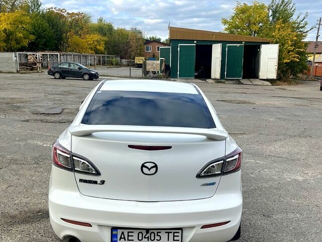 Білий Мазда 3, об'ємом двигуна 2 л та пробігом 200 тис. км за 7500 $, фото 4 на Automoto.ua