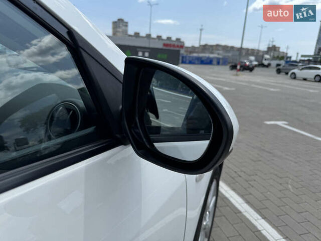 Белый Мазда 3, объемом двигателя 1.6 л и пробегом 180 тыс. км за 9350 $, фото 49 на Automoto.ua