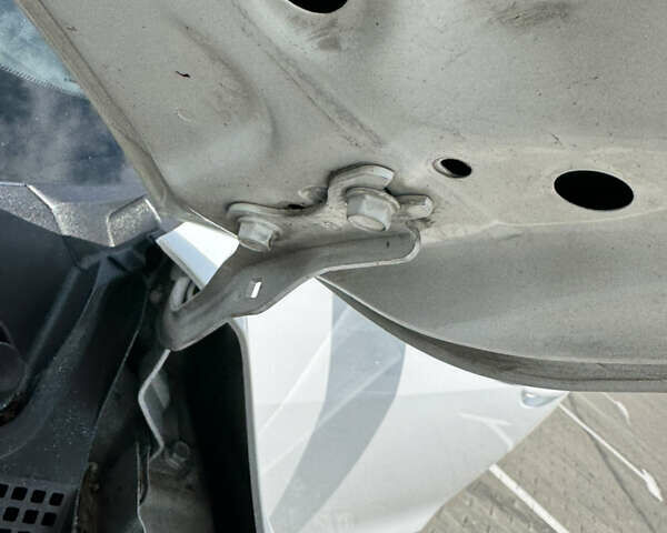 Белый Мазда 3, объемом двигателя 1.6 л и пробегом 180 тыс. км за 9350 $, фото 75 на Automoto.ua