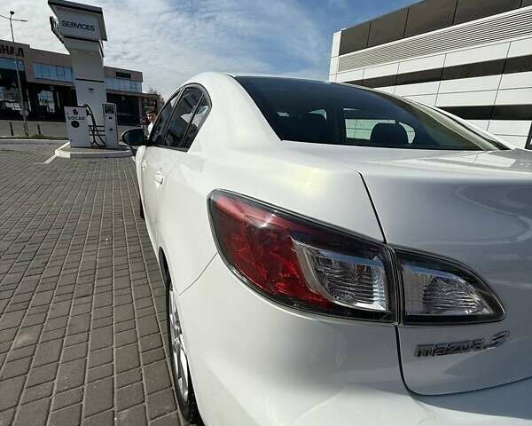 Білий Мазда 3, об'ємом двигуна 2 л та пробігом 190 тис. км за 7500 $, фото 5 на Automoto.ua