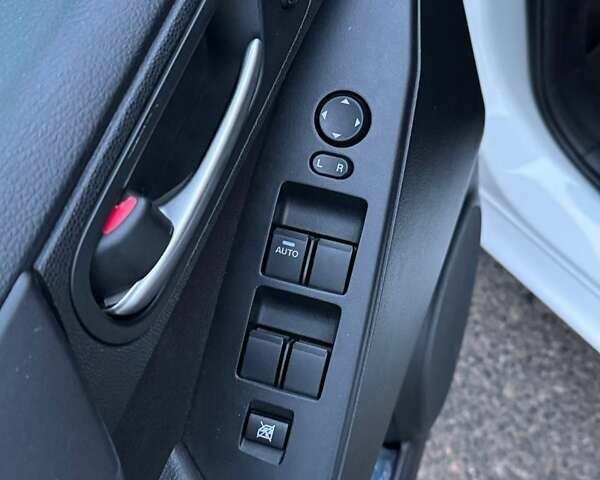 Белый Мазда 3, объемом двигателя 2 л и пробегом 177 тыс. км за 7500 $, фото 19 на Automoto.ua