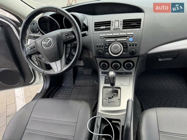 Белый Мазда 3, объемом двигателя 1.6 л и пробегом 180 тыс. км за 9350 $, фото 53 на Automoto.ua