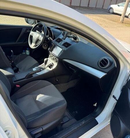 Білий Мазда 3, об'ємом двигуна 1.6 л та пробігом 40 тис. км за 9800 $, фото 8 на Automoto.ua