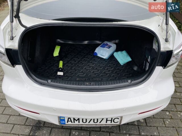 Белый Мазда 3, объемом двигателя 1.6 л и пробегом 175 тыс. км за 8700 $, фото 5 на Automoto.ua