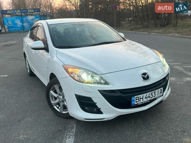 Белый Мазда 3, объемом двигателя 1.6 л и пробегом 40 тыс. км за 9100 $, фото 5 на Automoto.ua