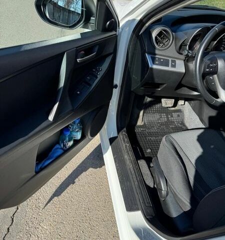 Білий Мазда 3, об'ємом двигуна 1.6 л та пробігом 40 тис. км за 9800 $, фото 9 на Automoto.ua