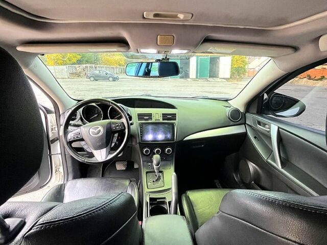 Белый Мазда 3, объемом двигателя 2 л и пробегом 200 тыс. км за 7500 $, фото 3 на Automoto.ua