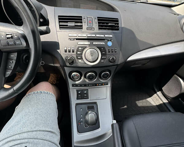 Белый Мазда 3, объемом двигателя 1.6 л и пробегом 180 тыс. км за 9350 $, фото 83 на Automoto.ua