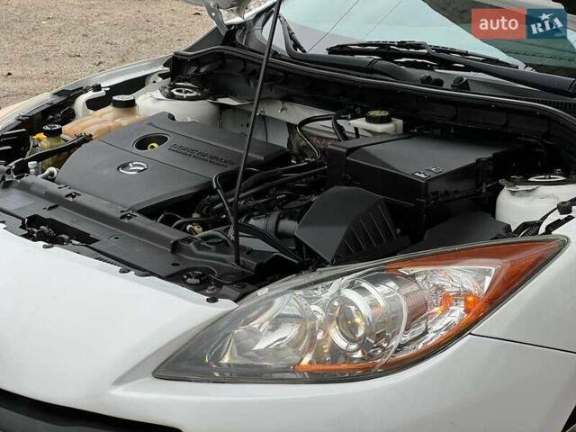 Белый Мазда 3, объемом двигателя 2 л и пробегом 200 тыс. км за 7900 $, фото 16 на Automoto.ua