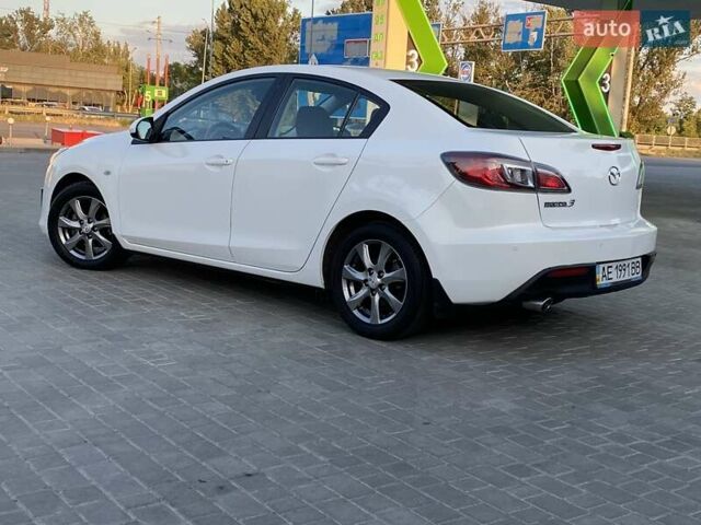 Белый Мазда 3, объемом двигателя 1.6 л и пробегом 140 тыс. км за 9700 $, фото 2 на Automoto.ua