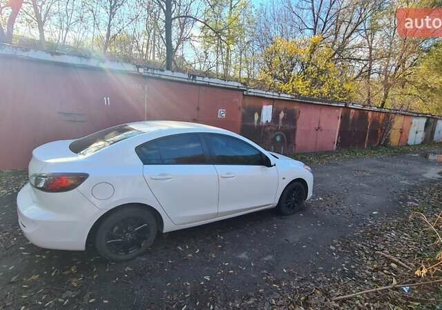 Белый Мазда 3, объемом двигателя 1.6 л и пробегом 160 тыс. км за 9000 $, фото 5 на Automoto.ua