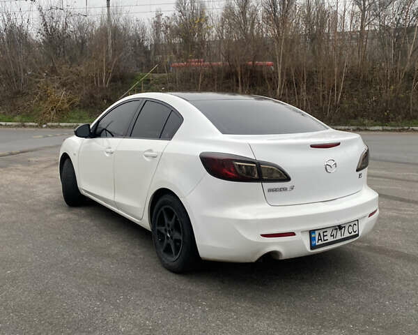 Белый Мазда 3, объемом двигателя 2 л и пробегом 158 тыс. км за 7600 $, фото 2 на Automoto.ua