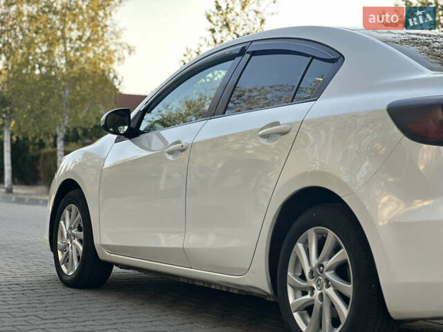 Белый Мазда 3, объемом двигателя 2 л и пробегом 165 тыс. км за 8000 $, фото 19 на Automoto.ua