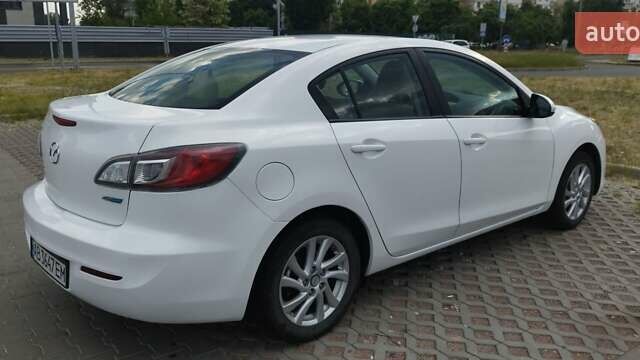Белый Мазда 3, объемом двигателя 2 л и пробегом 200 тыс. км за 7500 $, фото 4 на Automoto.ua