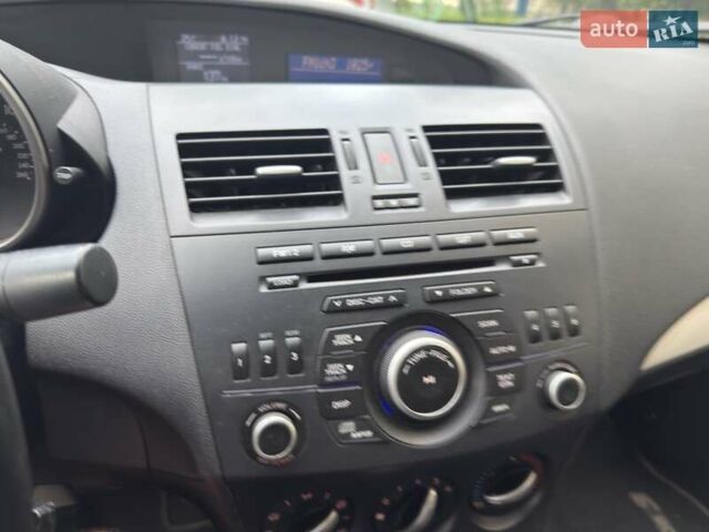 Белый Мазда 3, объемом двигателя 2 л и пробегом 182 тыс. км за 8300 $, фото 4 на Automoto.ua